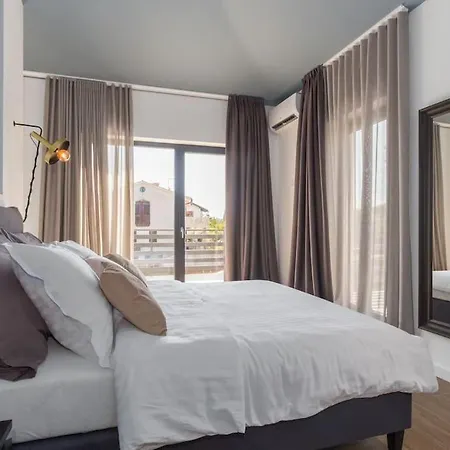 Marcante - Designer, Romantic Pool View Daire